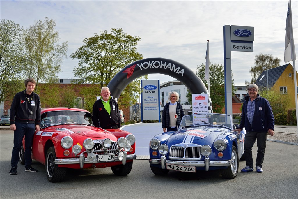 I Oresund Rally i dag er der mange sjældne biler, som disse to MG A i coupé- og cabriolet-udgave kørt af svenskerne Ingemar og Simon Bjerkborn og danskerne Henning Petersen og Trine Molter.
(Foto: Intercom, Michael Eisenberg)